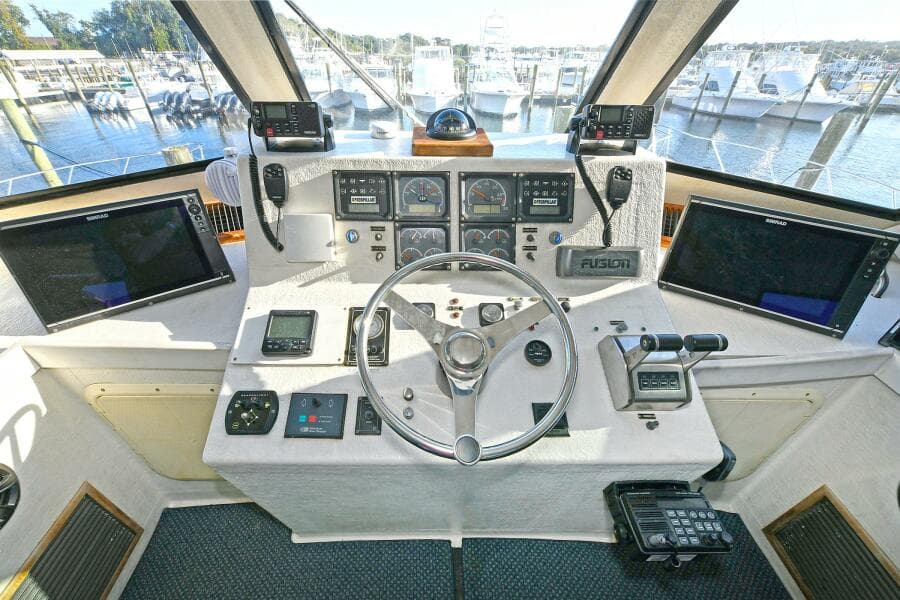 2000 Torres 48 Enclosed Bridge - Photo 12