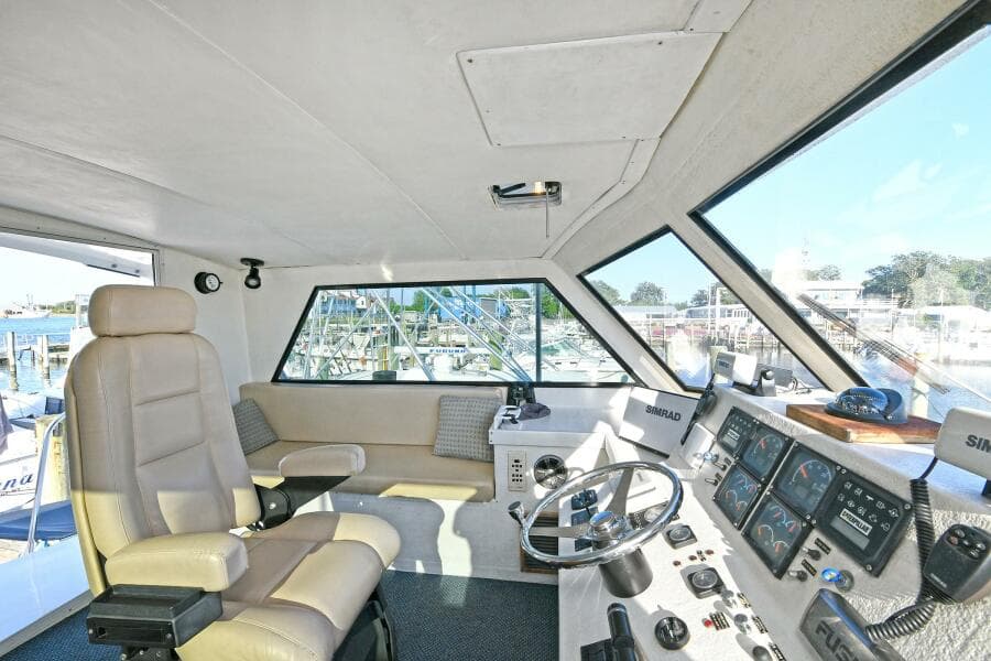 2000 Torres 48 Enclosed Bridge - Photo 10