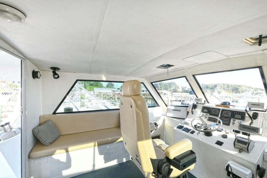 2000 Torres 48 Enclosed Bridge - Photo 9