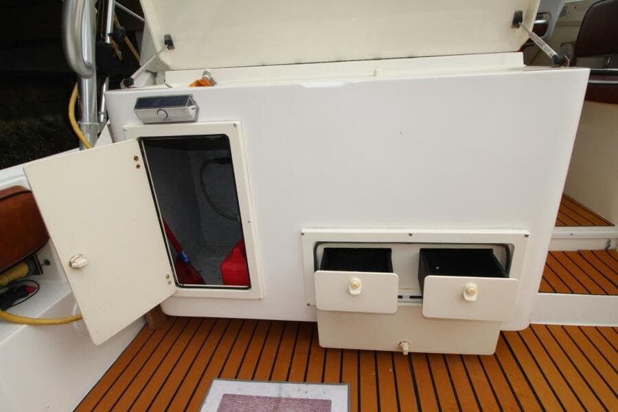 Albemarle 32 Express Tackle Center