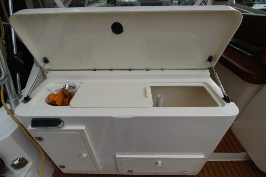 Albemarle 32 Express Tackle Center