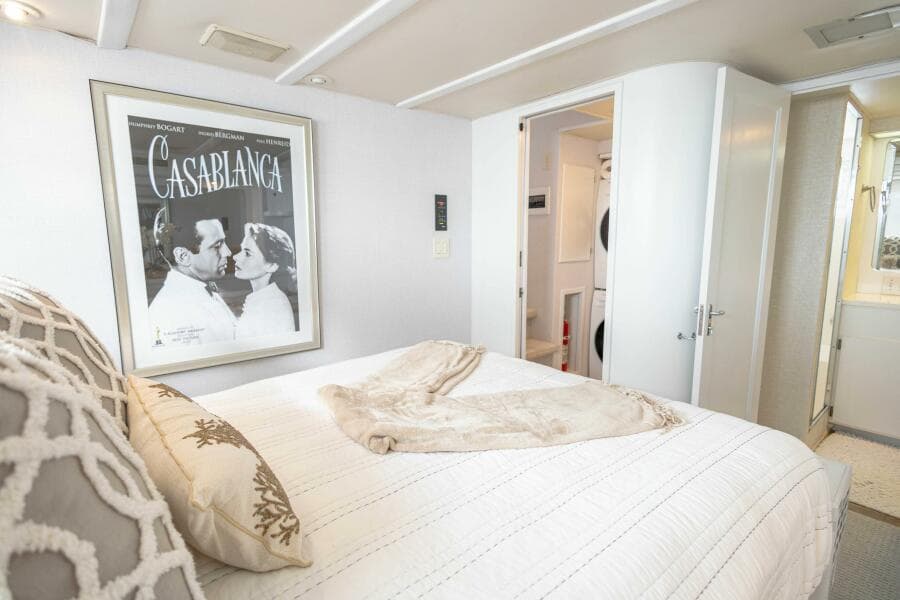 1989 Hatteras Cockpit Motor Yacht