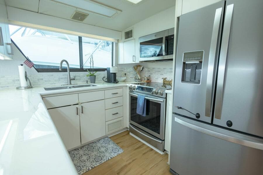 1989 Hatteras Cockpit Motor Yacht