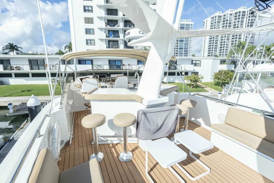 1989 Hatteras Cockpit Motor Yacht