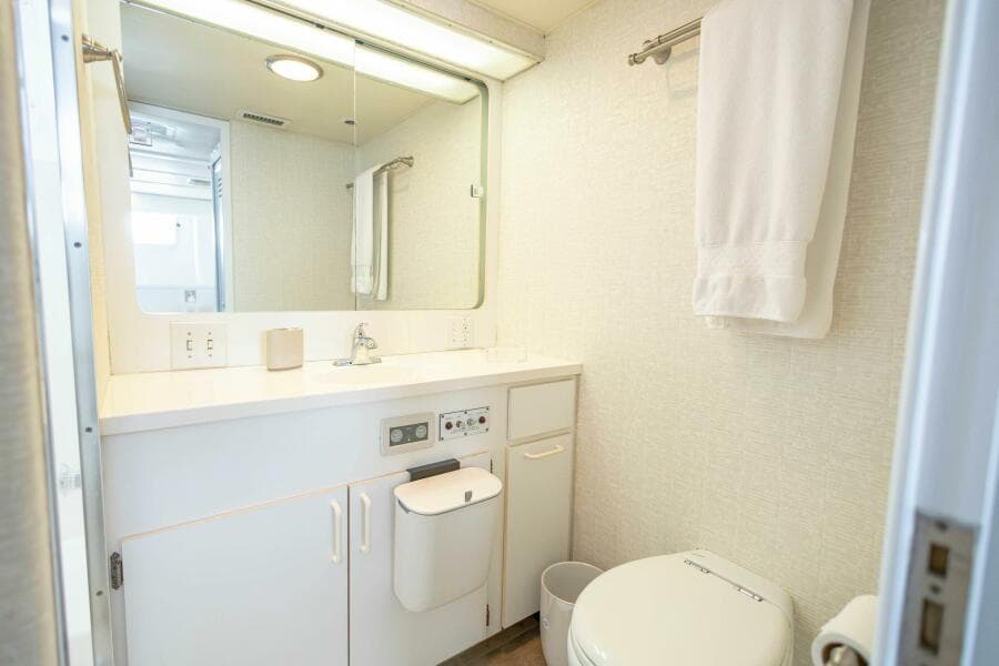 1989 Hatteras Cockpit Motor Yacht