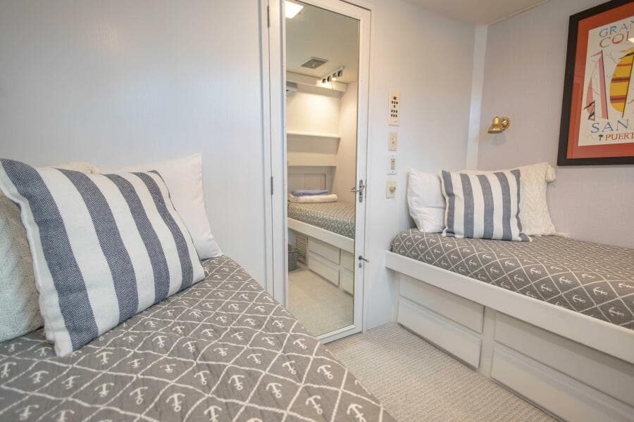 1989 Hatteras Cockpit Motor Yacht