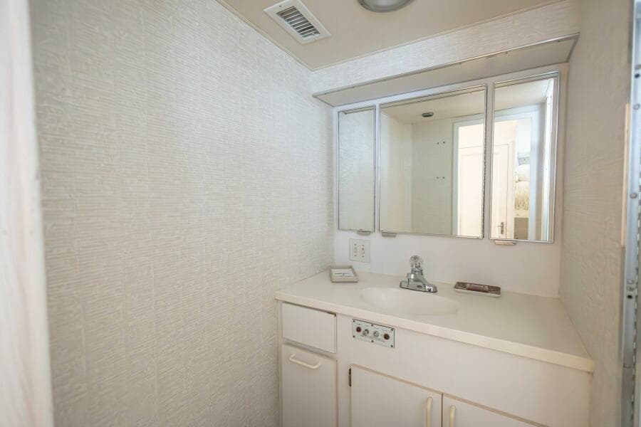 1989 Hatteras Cockpit Motor Yacht