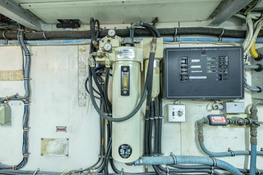 1989 Hatteras Cockpit Motor Yacht