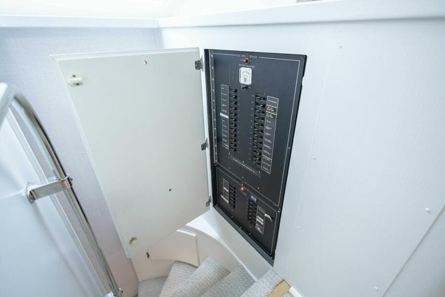 1989 Hatteras Cockpit Motor Yacht