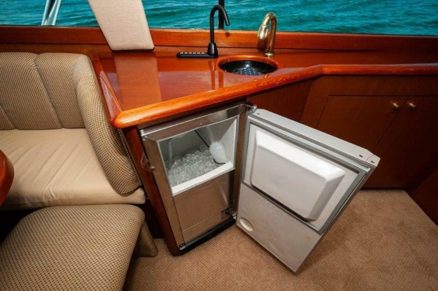 1998 Ocean Yachts 48 Super Sport Salon Ice Maker