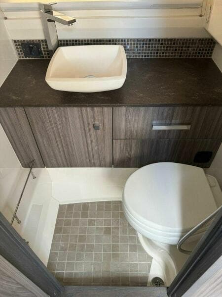 2021 Sea Ray 400 SLX OB