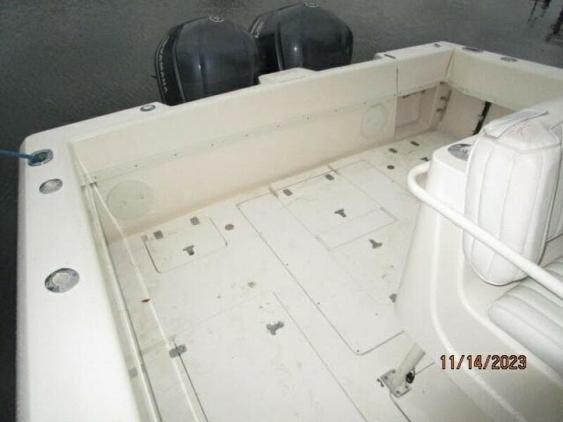 34' Intrpeid cockpit2