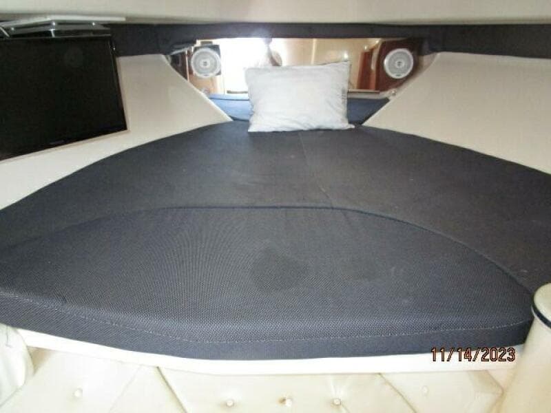 34' Intrepid cabin berth