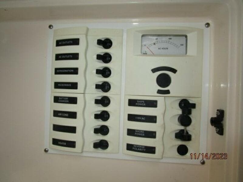 34' Intrepid electrical panel