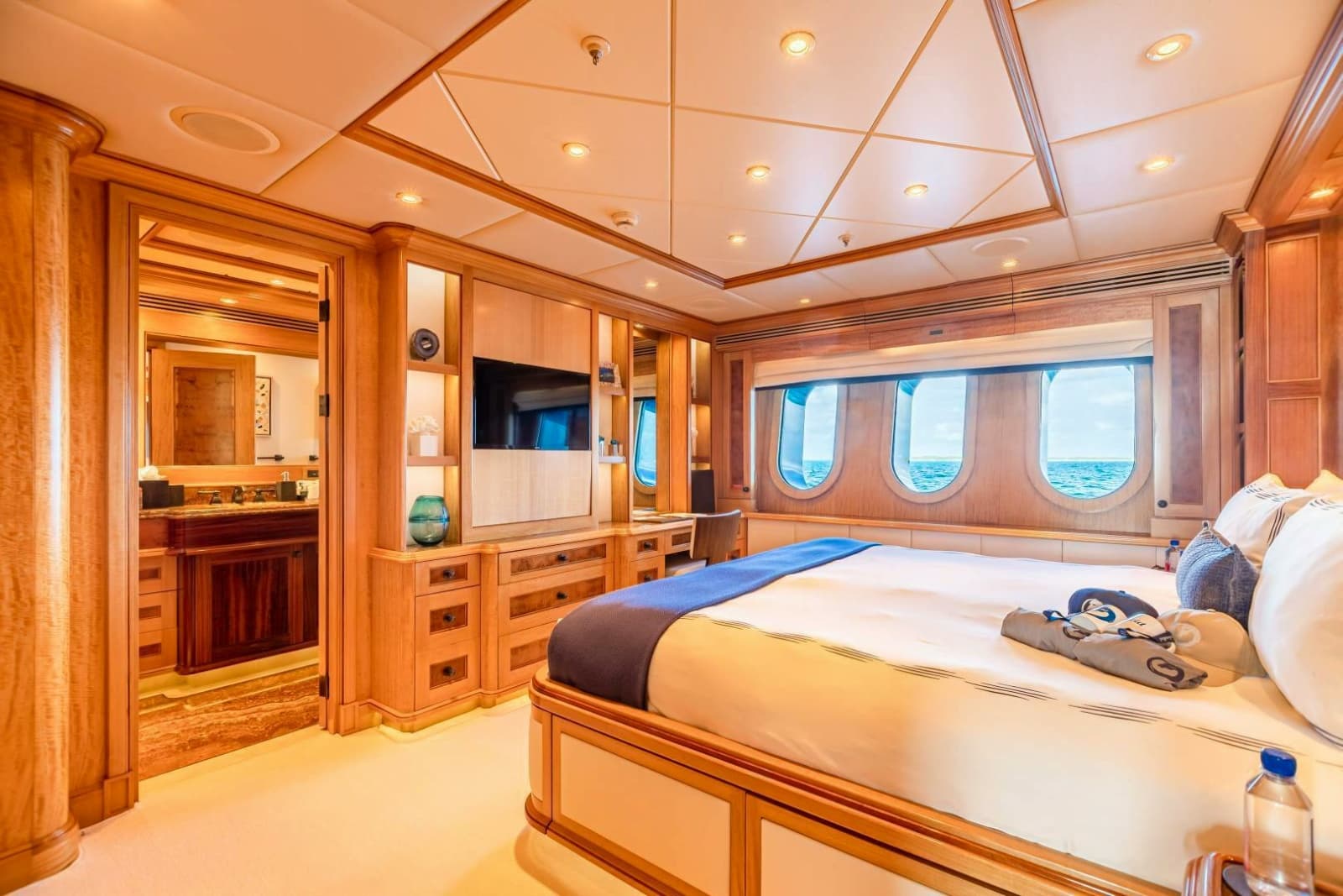 2009 Trinity Yachts Custom - Photo 18