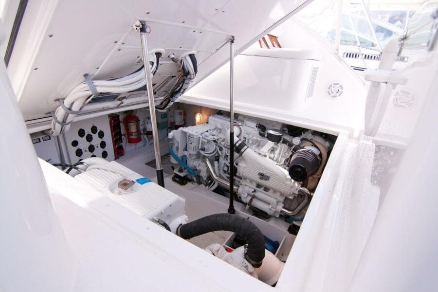 Out Island 38 Express-Engine Room