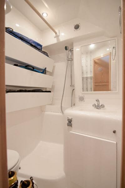 Out Island 38 Express-Cabin Head