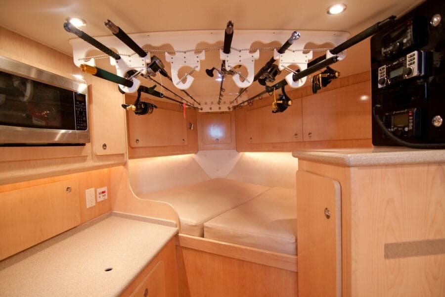 Out Island 38 Express-Cabin