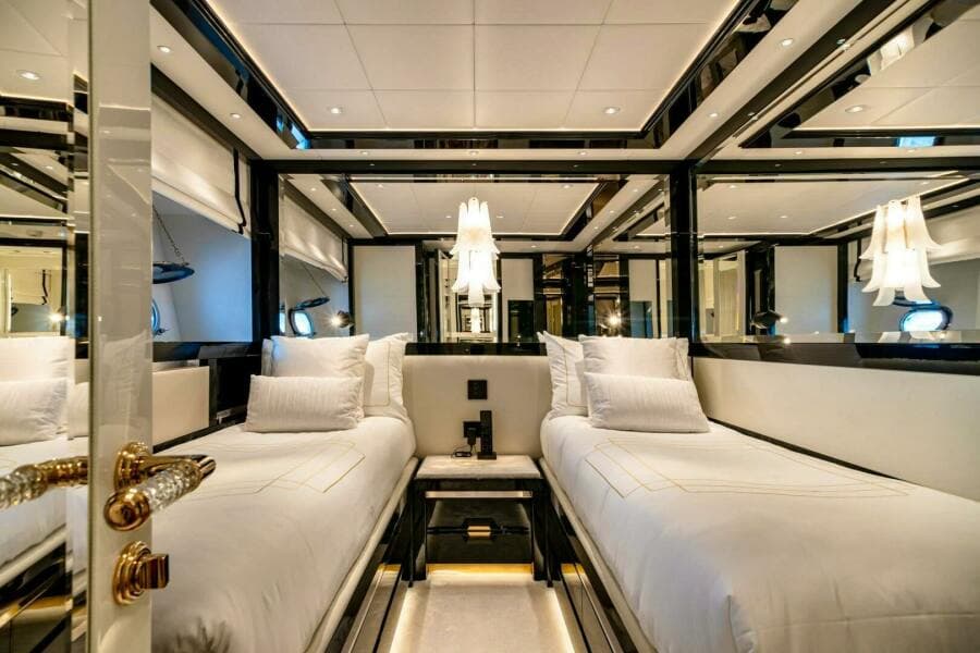 2013 Overmarine Mangusta 108