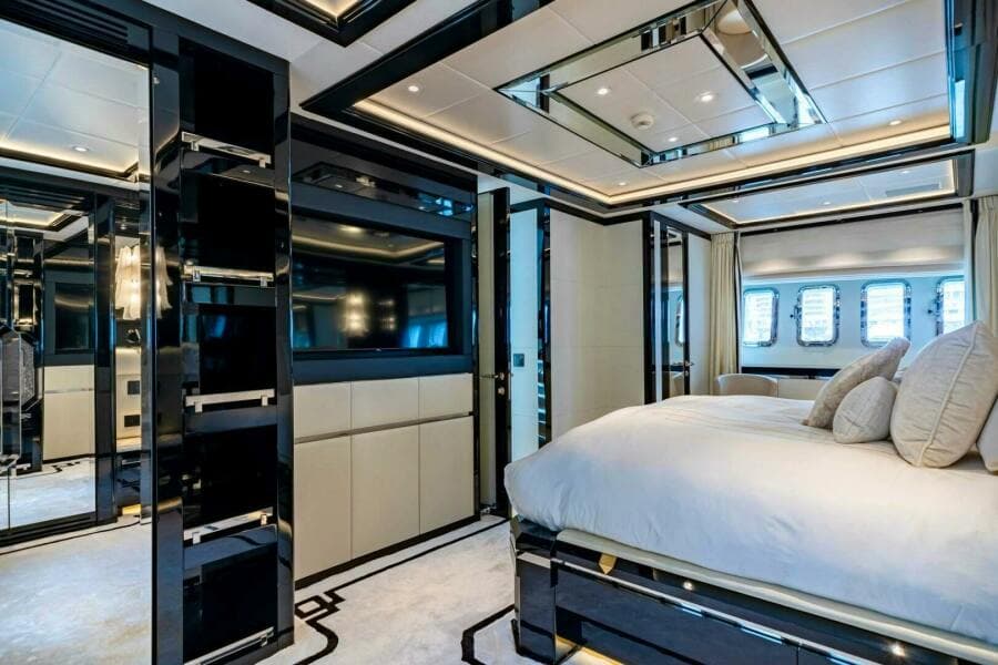 2013 Overmarine Mangusta 108