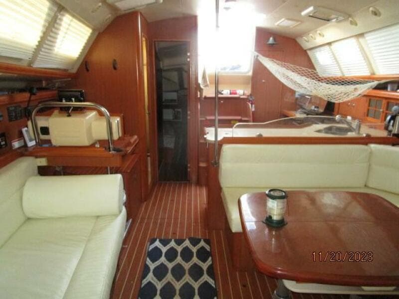 41' Hunter salon aft
