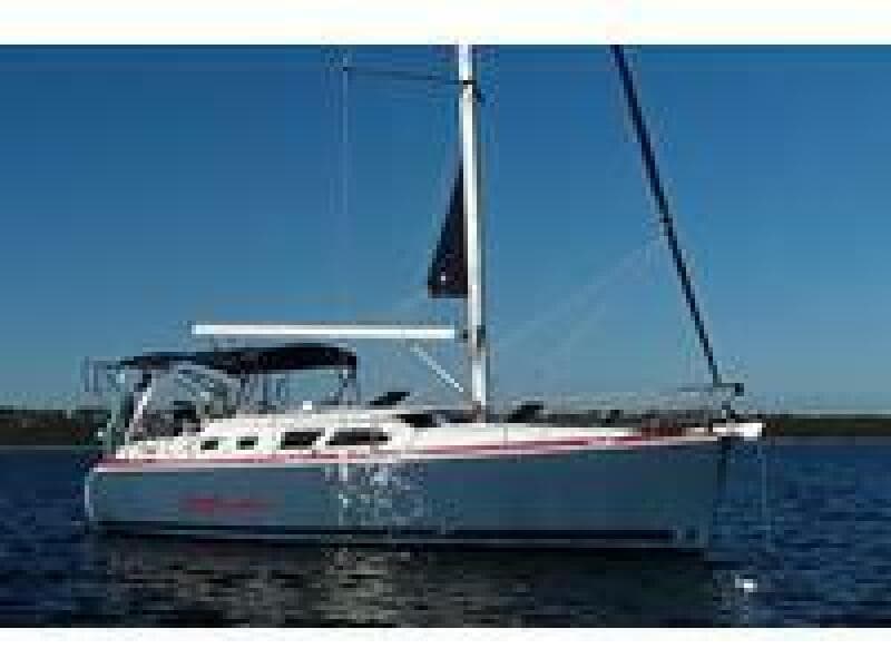 41' Hunter starboard forward profile1