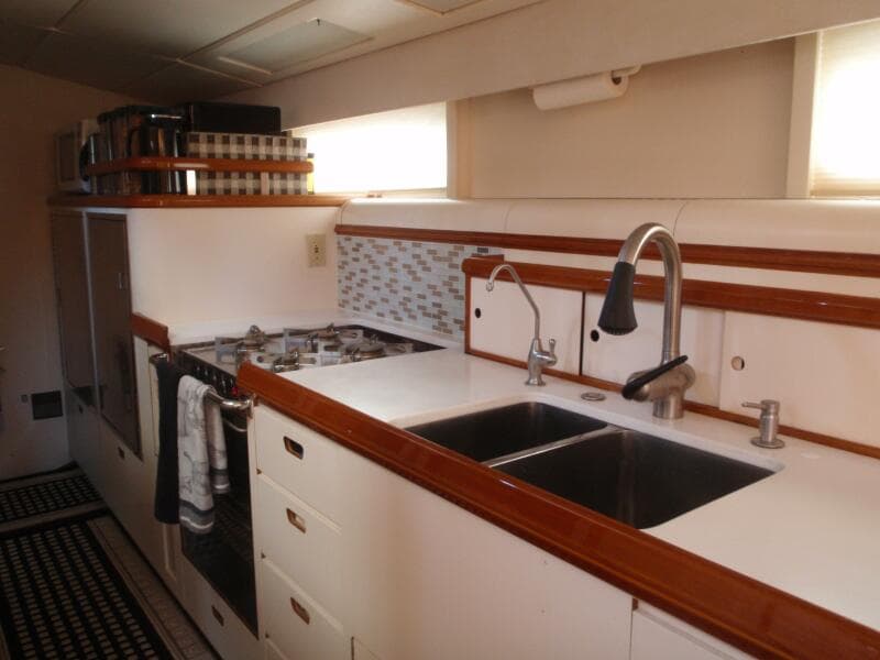 1986 Deerfoot 74 Pilothouse