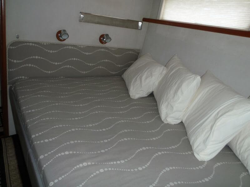 1986 Deerfoot 74 Pilothouse