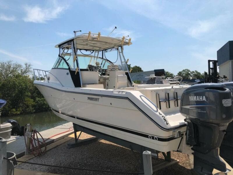 2004 Pursuit 3070 Offshore Express