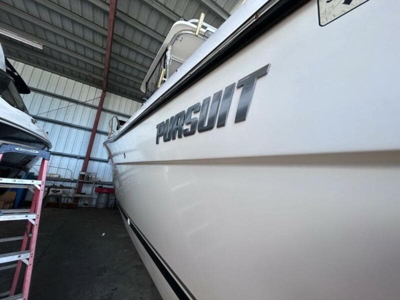 2004 Pursuit 3070 Offshore Express