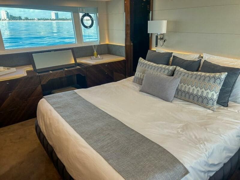 2024 Fairline Squadron 68