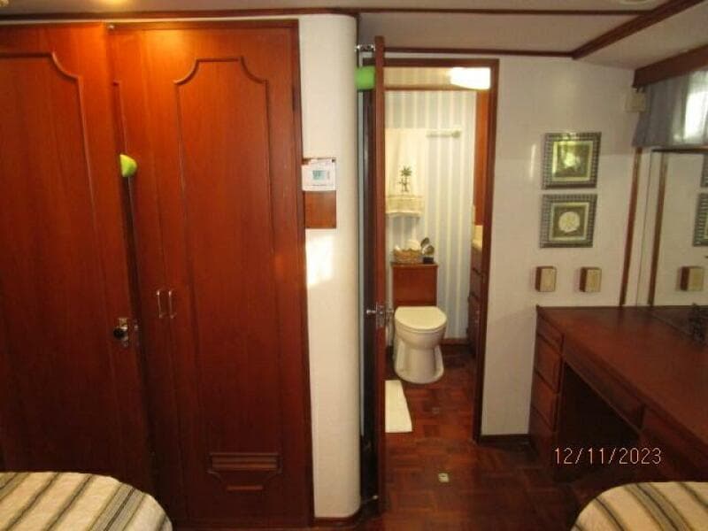 72' DeFever port aft guest stateroom aft
