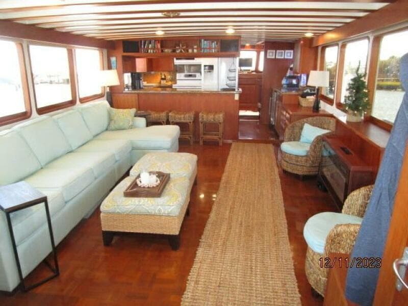 72' DeFever salon forward