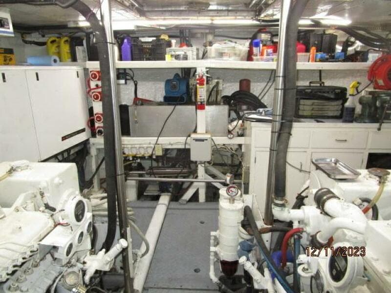 72' DeFever engine room aft