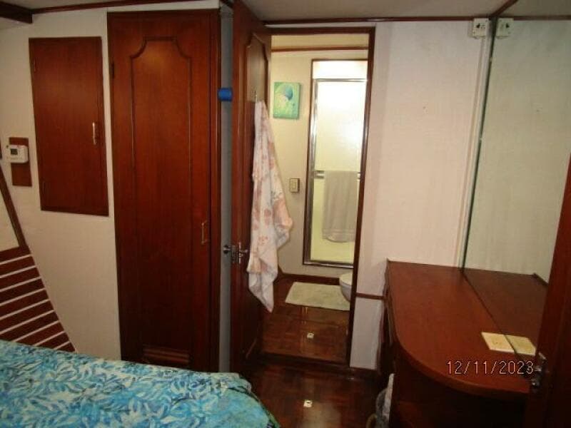 72' DeFever port forward guest stateroom forward