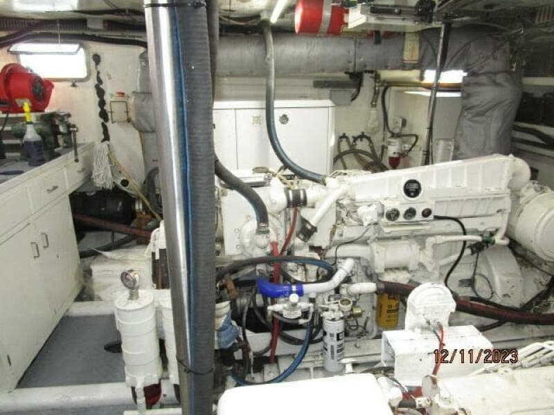 72' DeFever engine room port