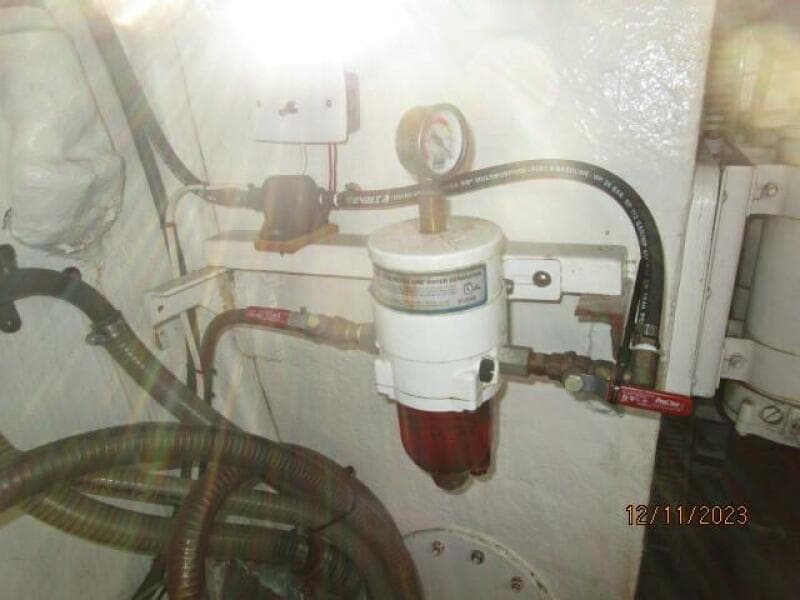 72' DeFever port generator Racor fuel filter