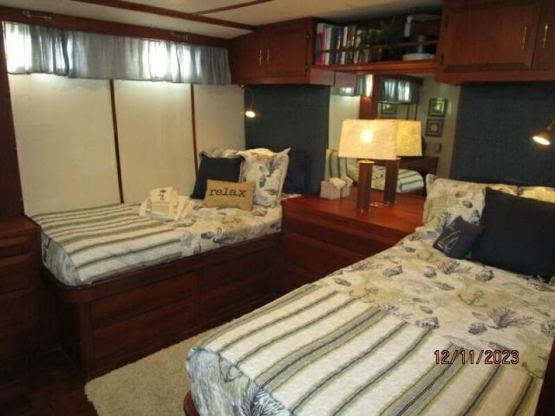 72' DeFever port aft guest stateroom