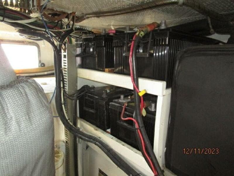 72' DeFever battery bank