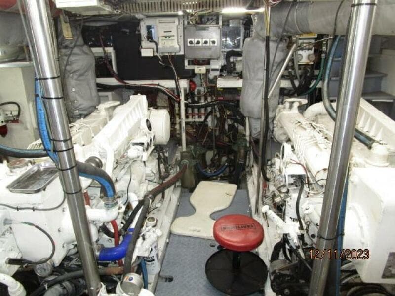 72' DeFever engine room forward