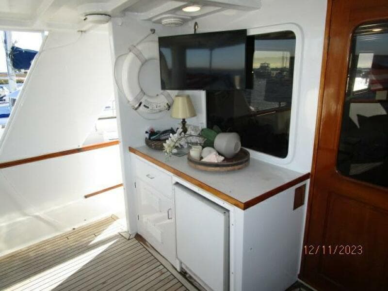 72' DeFever aftdeck bar