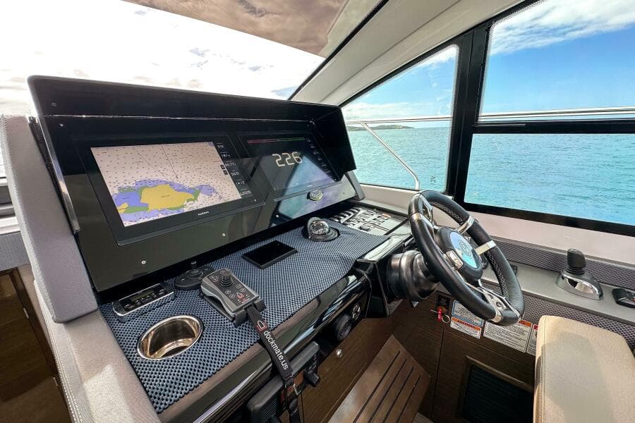 2019 Cruisers Yachts 50 Cantius