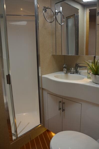 Hatteras SF Down Time - Master Head