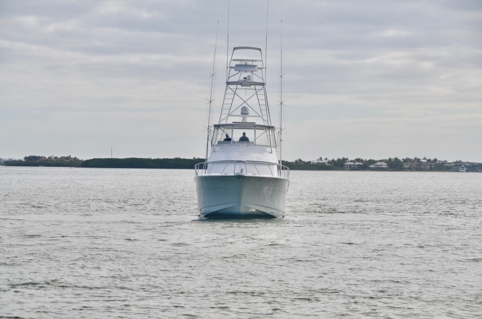 1999 Hatteras 60 Convertible - Photo 4