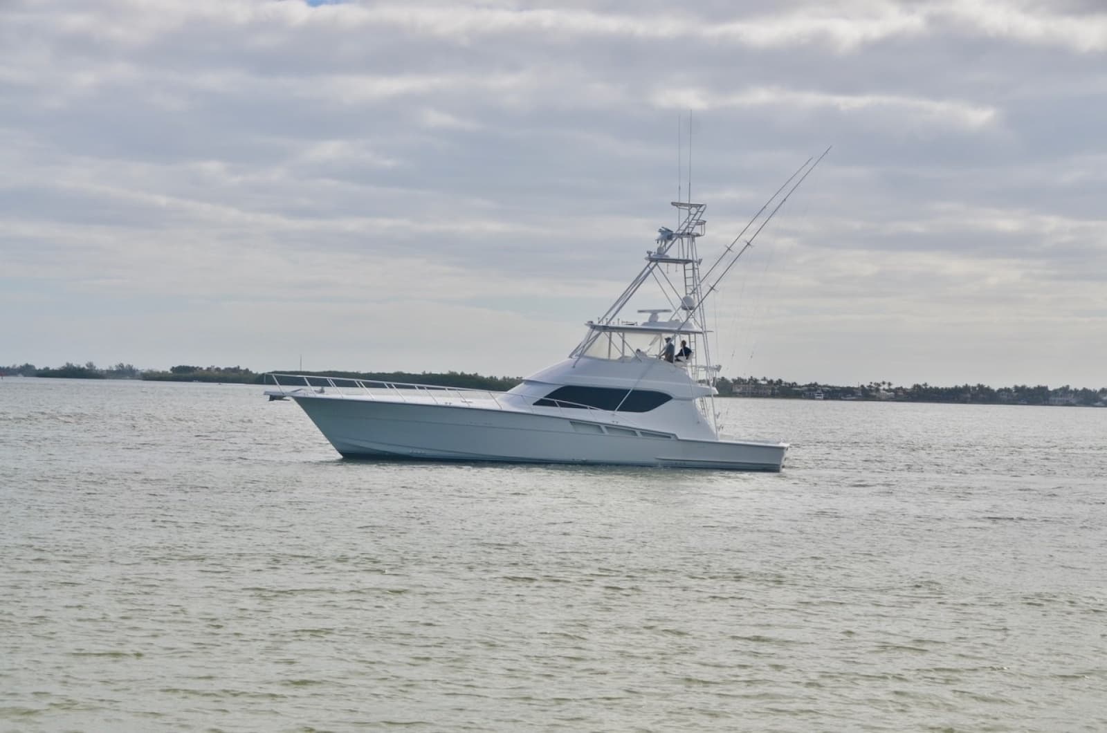 1999 Hatteras 60 Convertible - Photo 5
