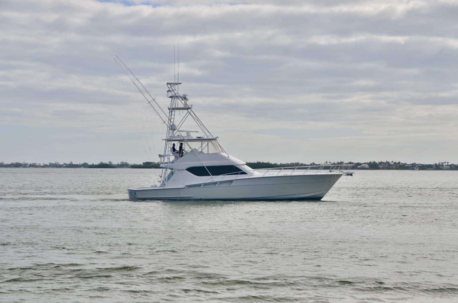 1999 Hatteras 60 Convertible - Photo 2
