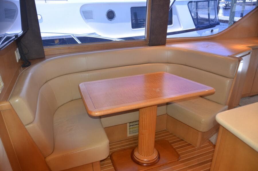 Hatteras SF Down Time - Dinette