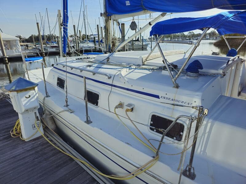 1992 Endeavour Catamaran 30