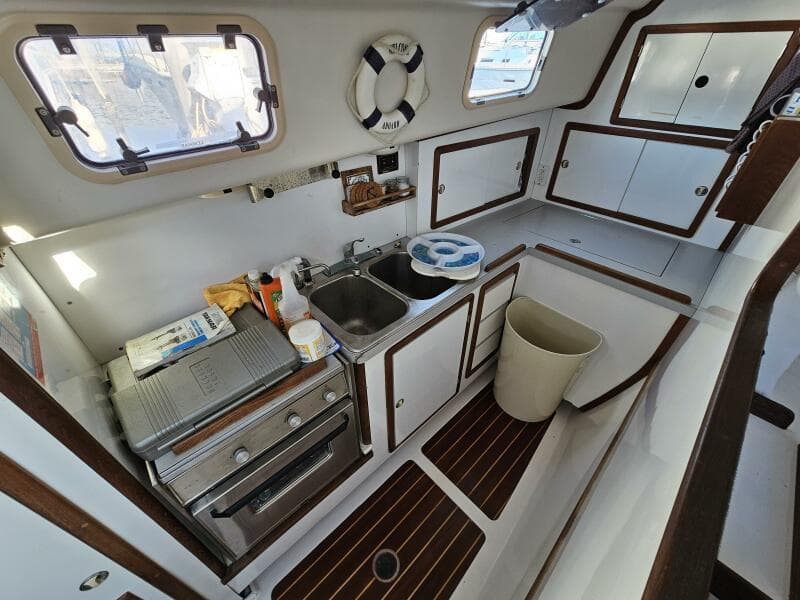 1992 Endeavour Catamaran 30