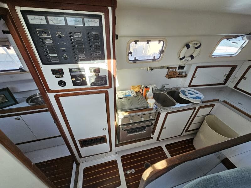 1992 Endeavour Catamaran 30